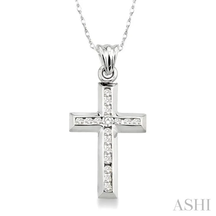 1/4 Ctw Round Cut Diamond Cross Pendant in 10K White Gold with Chain