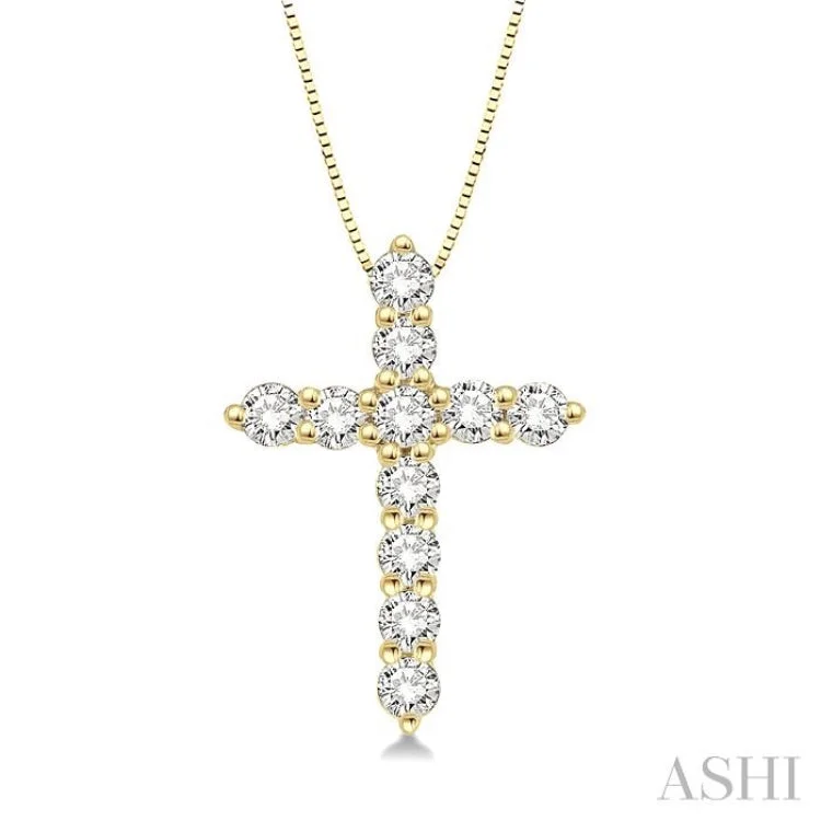 1/4 Ctw Round Cut Diamond Cross Pendant in 14K Yellow Gold with Chain