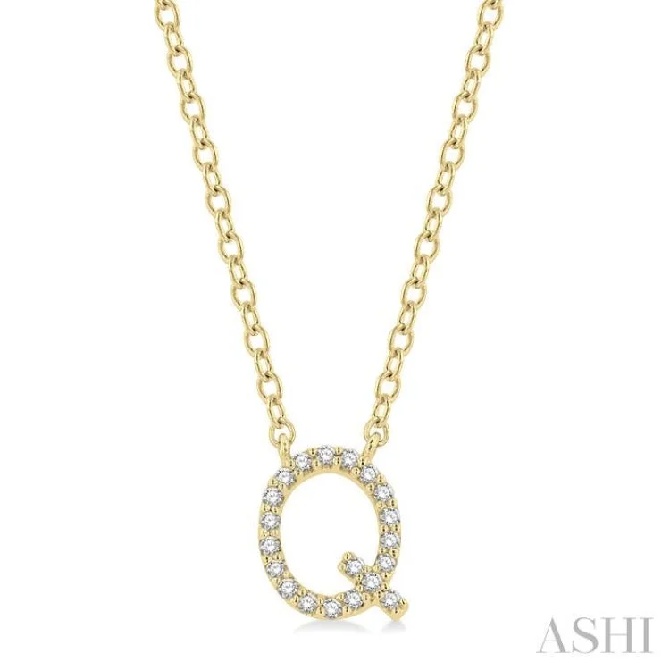 1/20 ctw Initial 'Q' Round Cut Diamond Pendant With Chain in 14K Yellow Gold