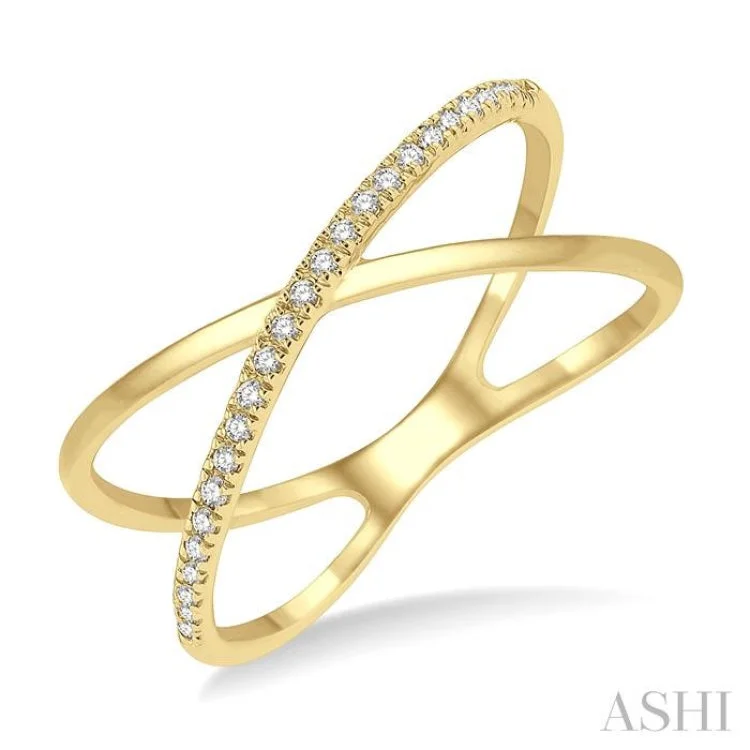 1/10 ctw Wide Split Round Cut Diamond Twist Ring in 10K Yellow Gold